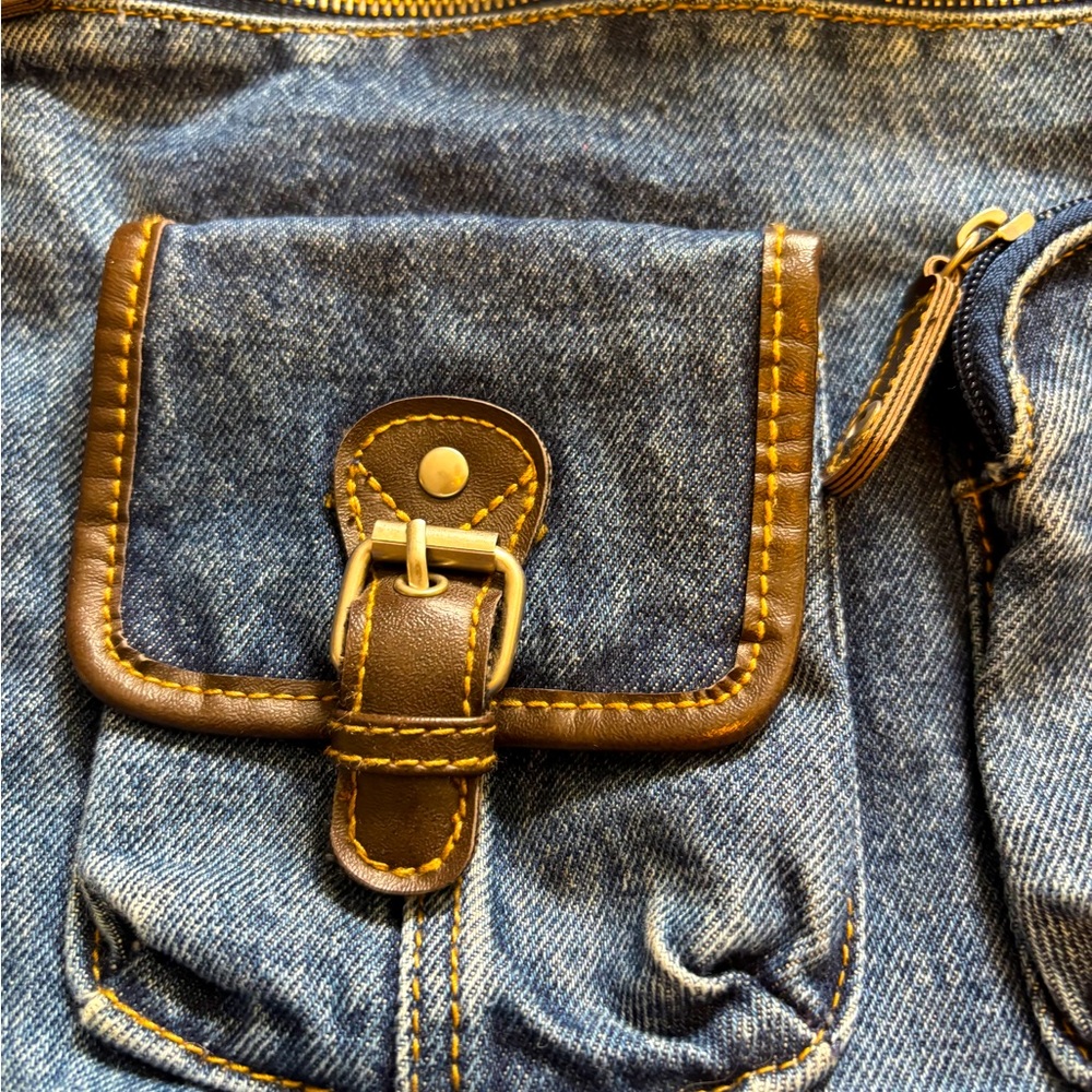 BLUE JEAN TOTE / HANDBAG
HANDLES AND CROSSBODY STRAP 
FUN AND FABULOUS CHIC TOO - Picture 5 of 10